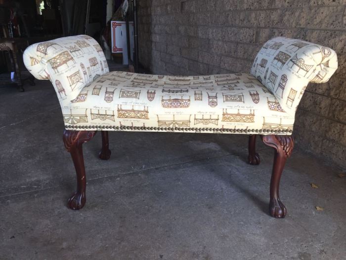 Upholstered classic bench furniture with button details