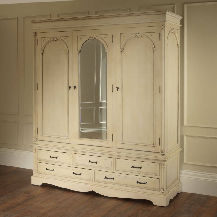 Classic style wardrobe furniture with double doors