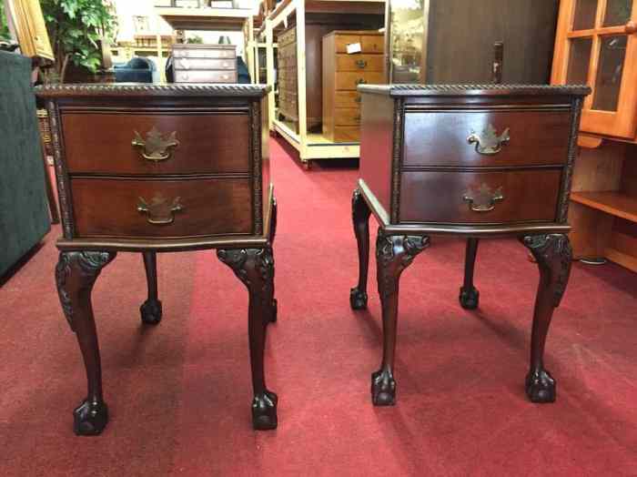 Classic end table furniture with claw feet