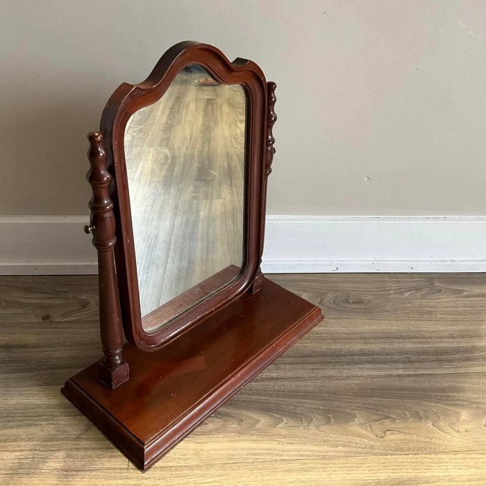 Victorian classic vanity furniture with mirror