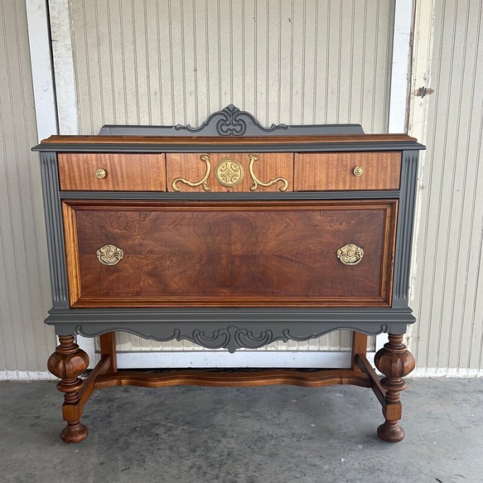 Classic wood dresser furniture with antique finish